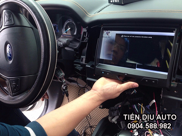 lắp màn hình dvd cho xe ford everest